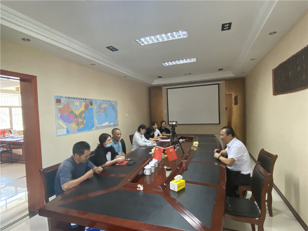 “關(guān)愛員工，情系學(xué)子”易順公司董事長為員工子女發(fā)放助學(xué)金