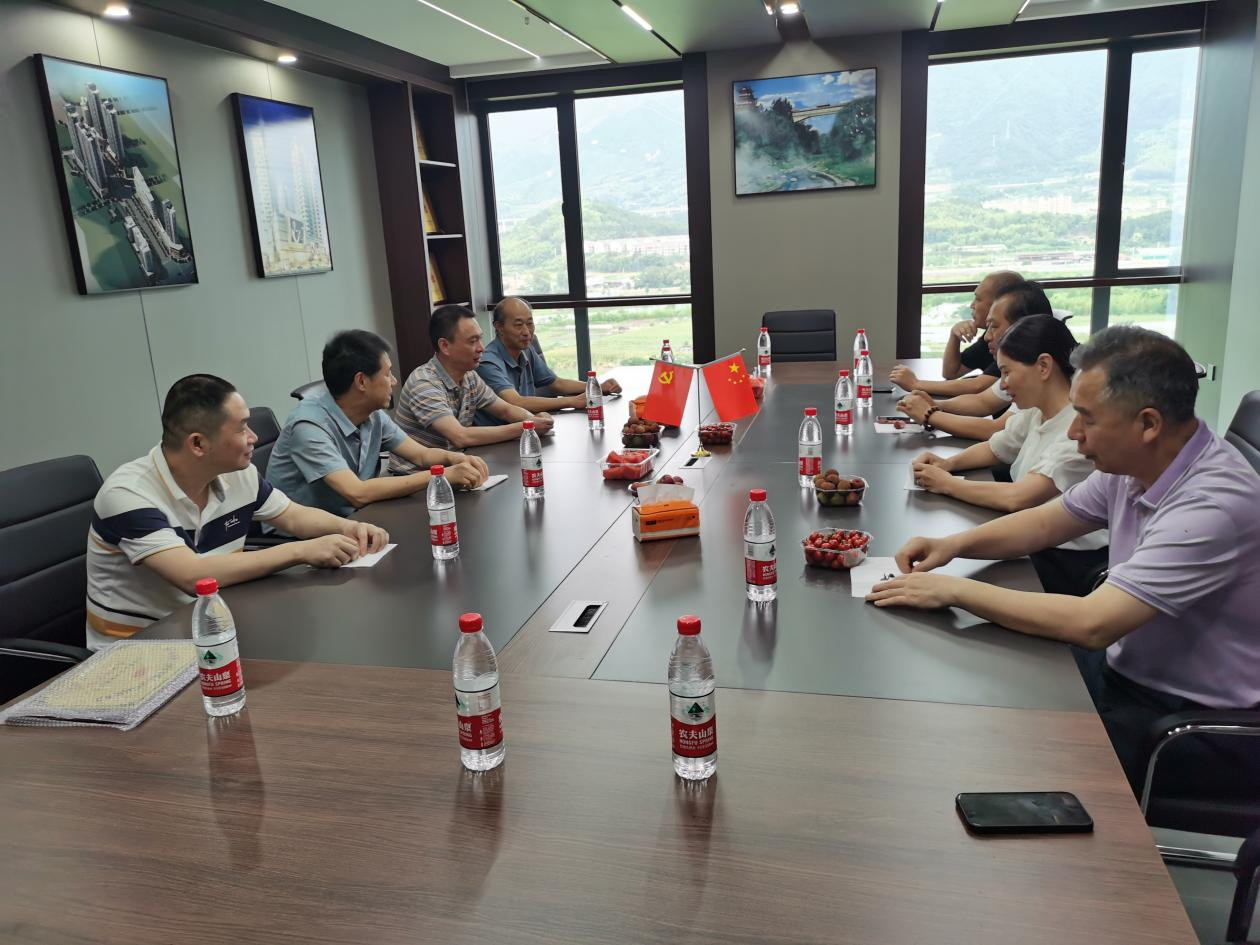 易順建工集團有限公司榮獲南平市企業(yè)與企業(yè)家聯合會四屆理事會“常務副會長”榮譽稱號