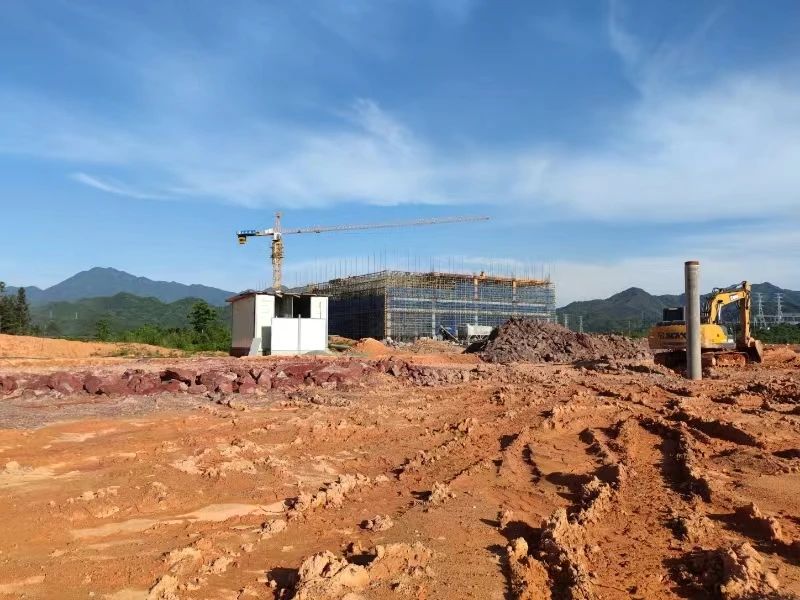 易順建工加速三和循環(huán)經(jīng)濟(jì)產(chǎn)業(yè)園建設(shè):標(biāo)準(zhǔn)化廠房雛形顯現(xiàn)