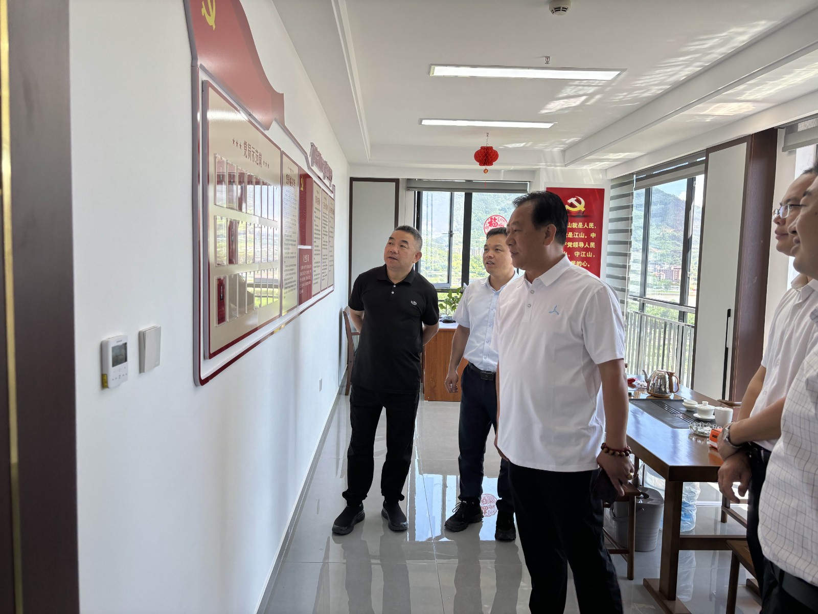 南平市住建局領(lǐng)導(dǎo)蒞臨易順建工集團(tuán)有限公司，共話建筑行業(yè)新機(jī)遇與挑戰(zhàn)