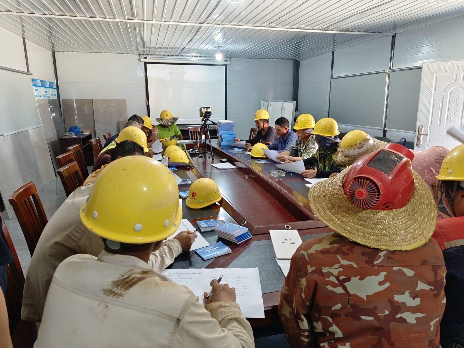 南平市質量安全協(xié)會開展工傷預防系列宣傳活動,為安全生產保駕護航